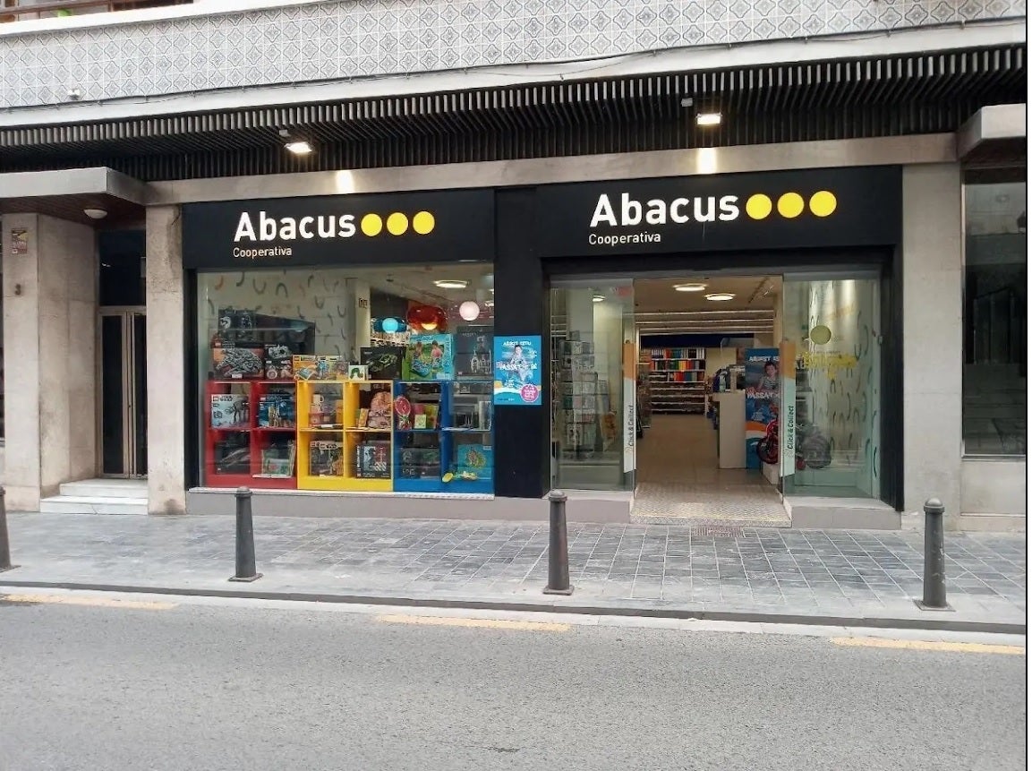 La cooperativa Abacus es mostra preocupada pels «atacs a la llengua» al País Valencià