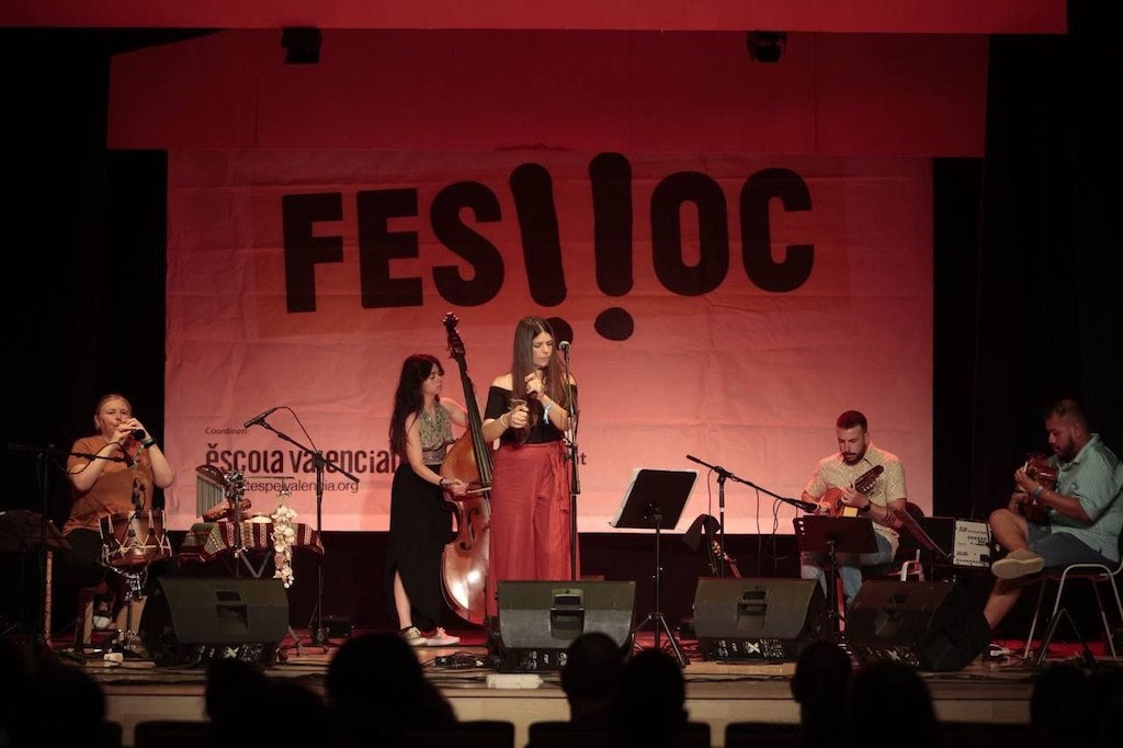 El Feslloc fa una crida per la defensa de la cultura i la música en valencià