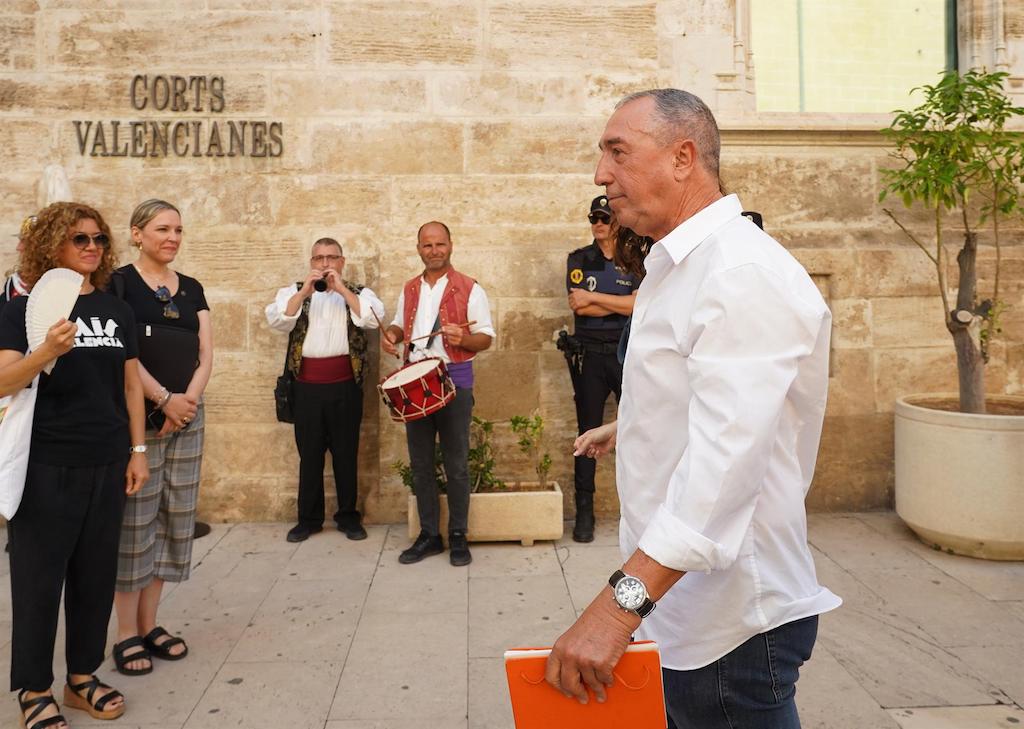 Joan Baldoví a l'arribada a Les Corts | Eduardo Manzana | EP