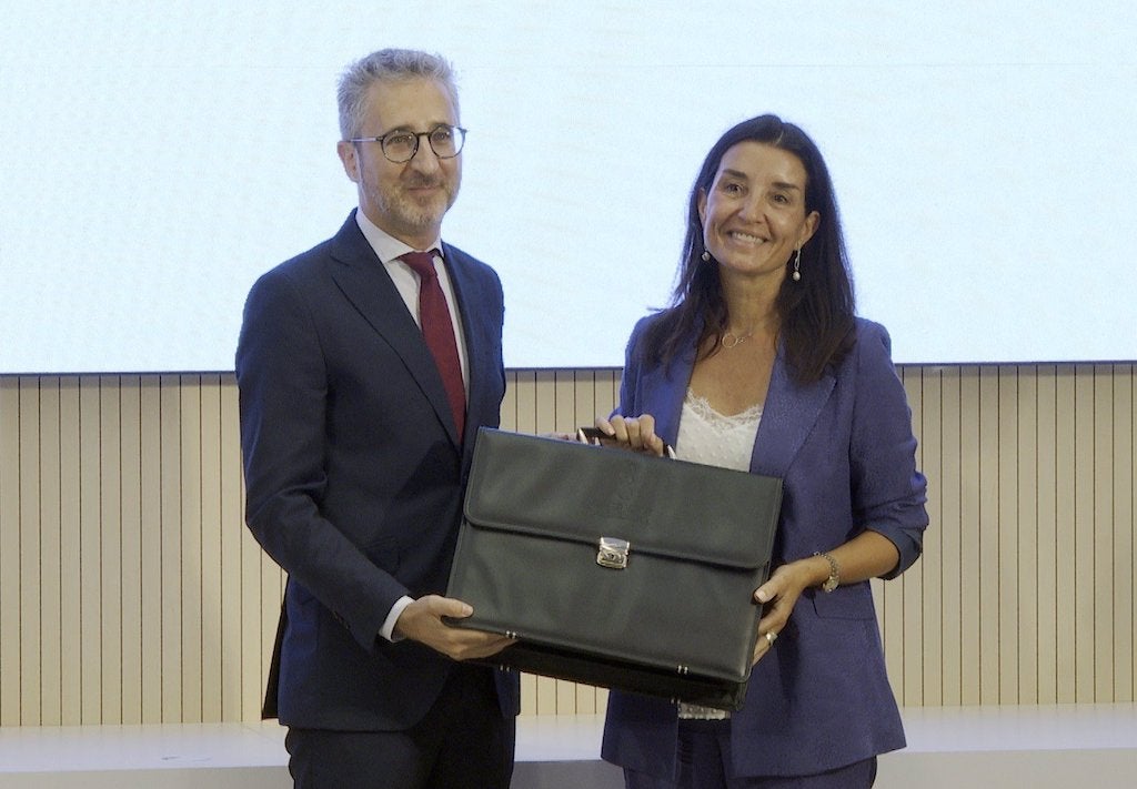 Arcadi España li entrega la cartera de consellera d'Hisenda a Ruth Merino |  EP