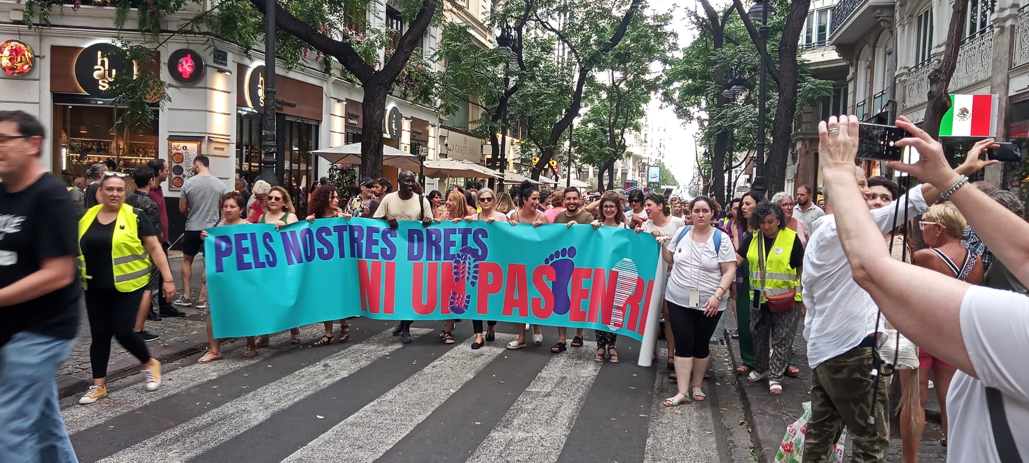 Capçalera de la manifestació al carrer ant Vicent