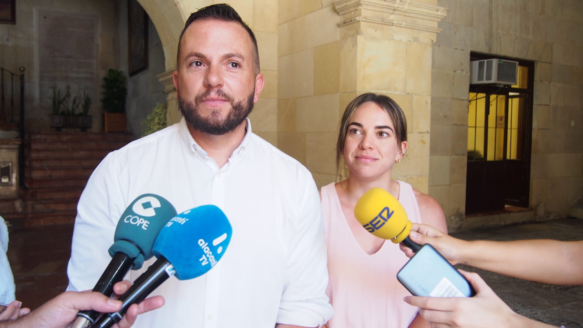 Rafa Mas i Sara Llobell, regidors de Compromís a l'Ajuntament d'Alacant