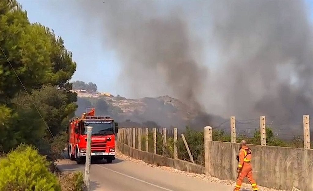 Un incendi de vegetació a Cullera afecta el Parc Natural de l’Albufera