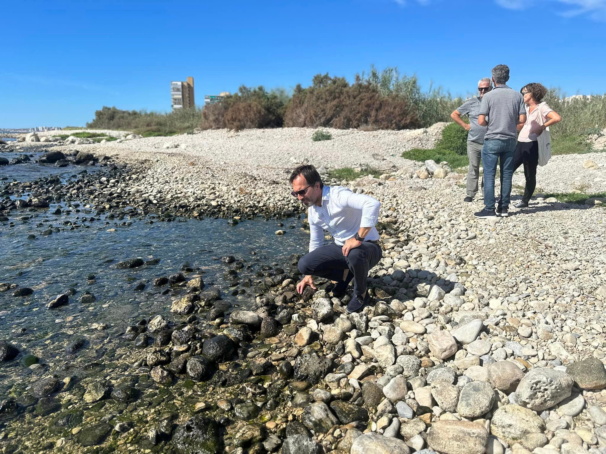El regidor del PP a El Campello, Marcos Martínez, visita la zona afectada