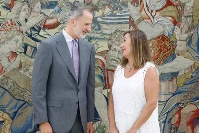 Felip VI amb la presidenta del Congrés espanyol, Francina Armengol