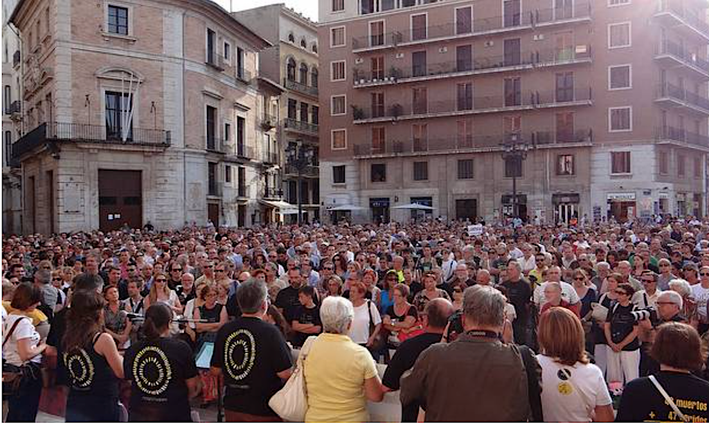 Fa 10 anys, a DLV: «Més de 125.000 signatures demanen que es reòbriga la investigació sobre l’accident del metro» 