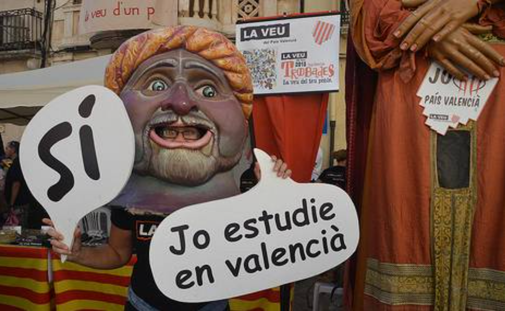 Fa 10 anys, a DLV: «14.000 alumnes es quedaran sense la possibilitat d’estudiar en valencià el pròxim curs»