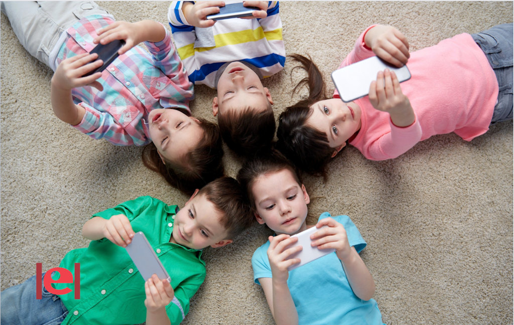 El 63% de les famílies compren el primer mòbil als fills per a tindre’ls localitzats