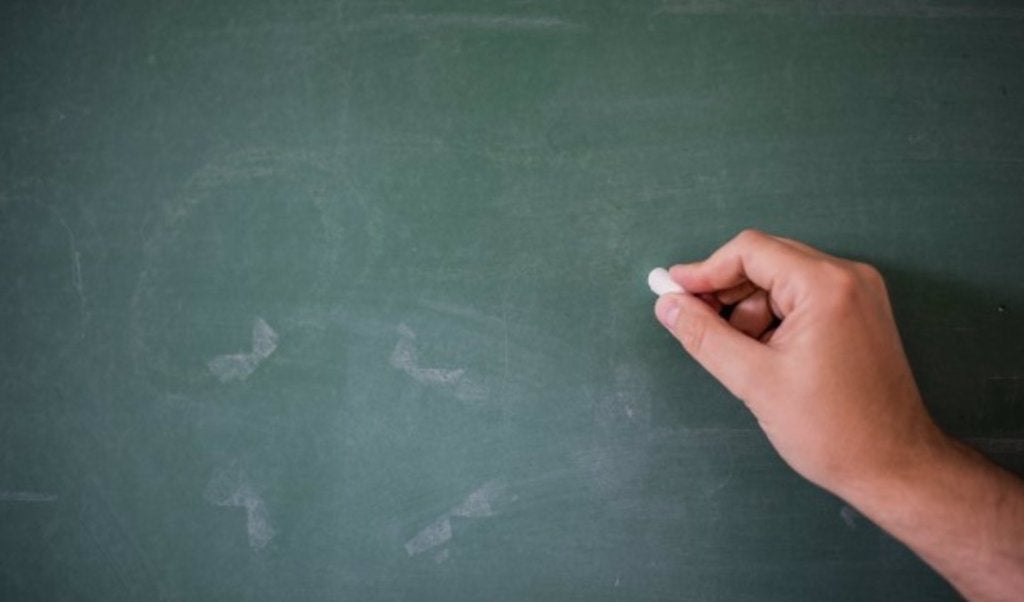 Compromís denuncia que «milers de docents no saben on han de treballar» per culpa de Mazón i  Rovira