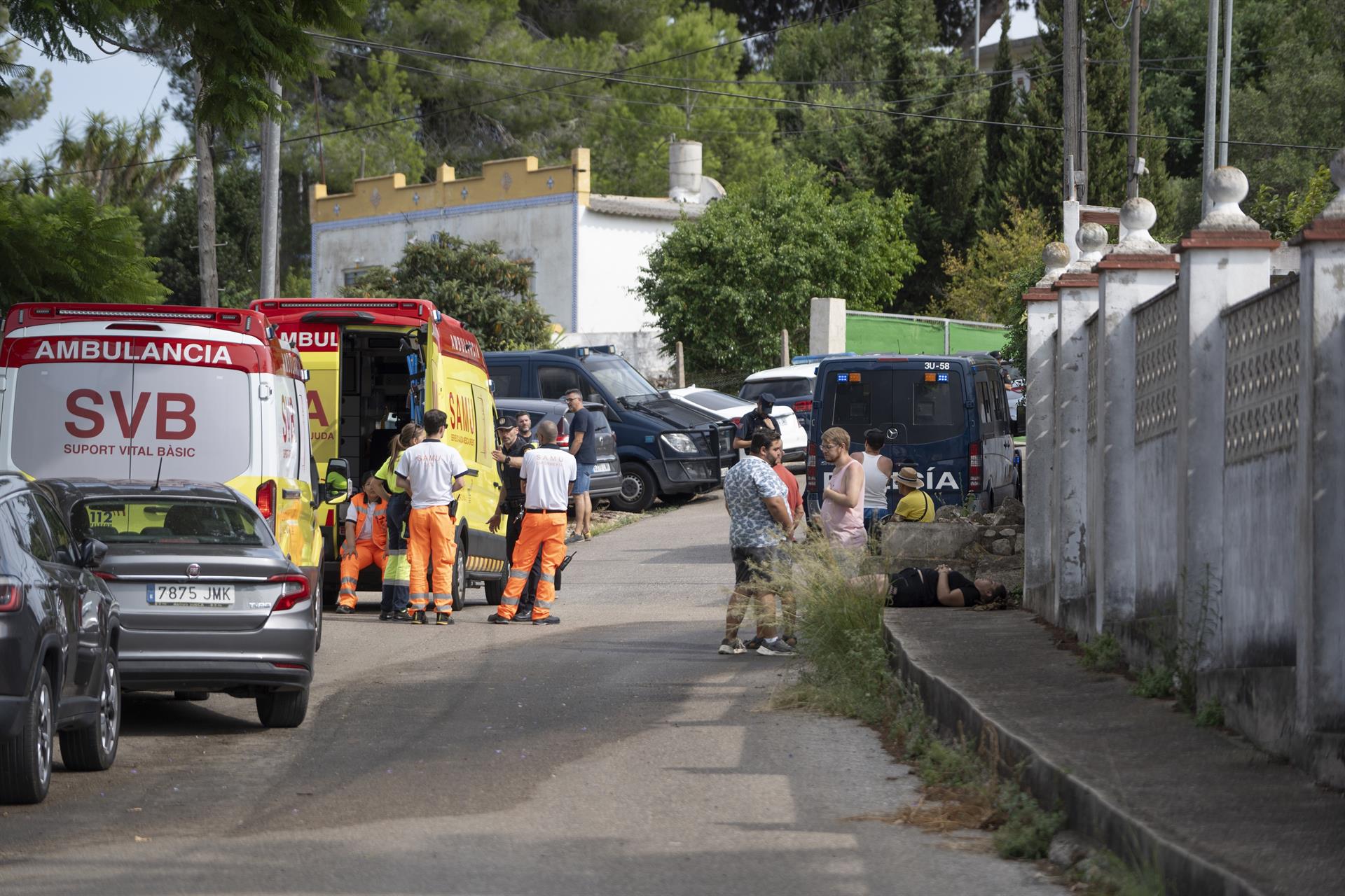 El policia jubilat que s’havia atrinxerat a Alzira mata la seua dona i se suïcida