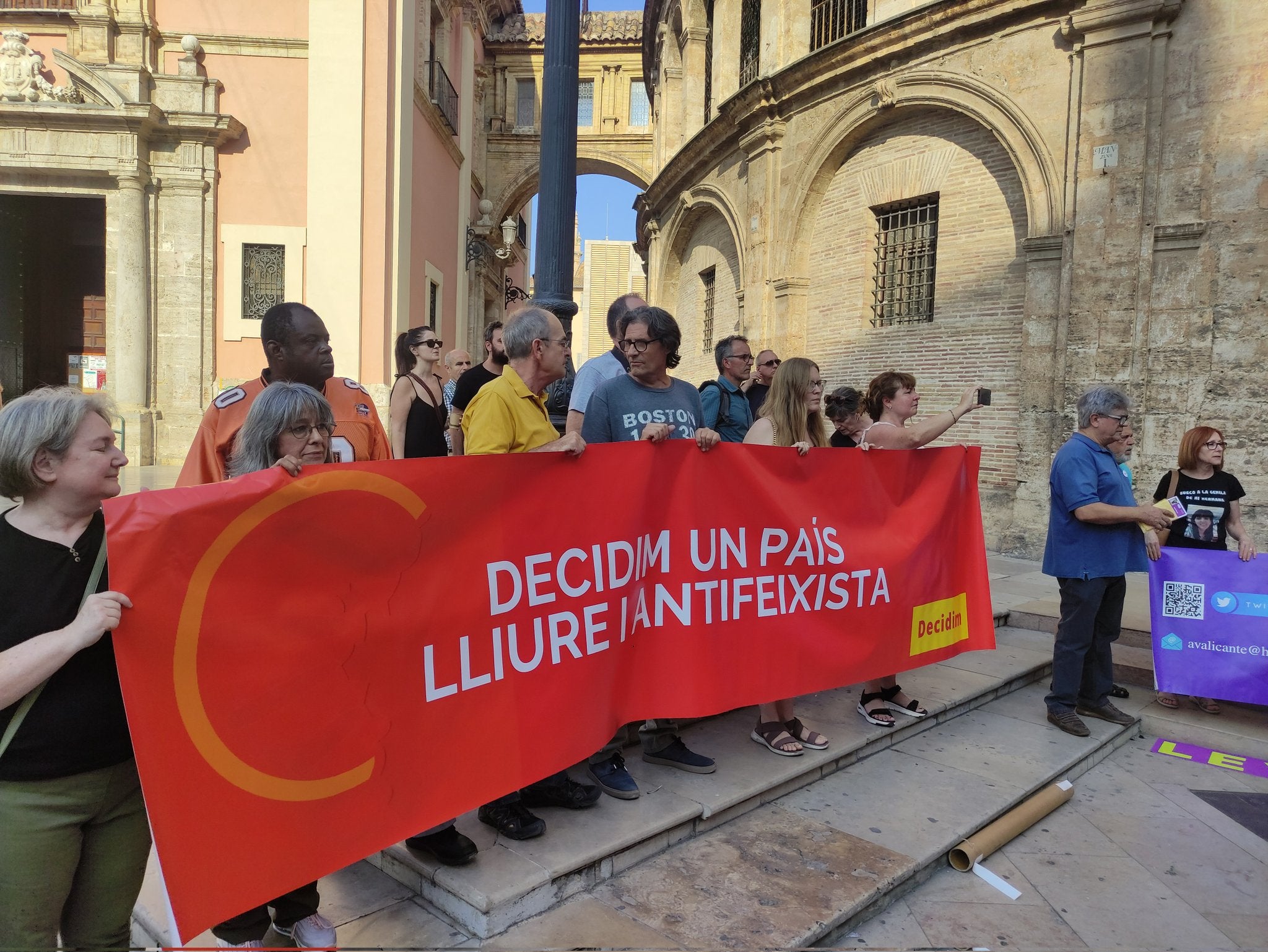 Decidim demana no deixar la llengua «en mans de l’extrema dreta»