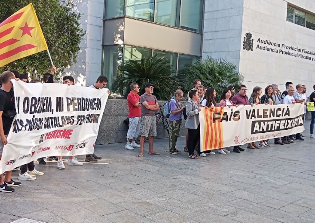 Concentració a la Ciutat de la Justícia de València per exigir la condemna als ultres | DLV