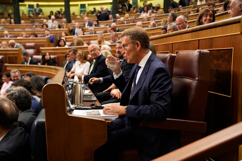 El candidat a la investidura, Alberto Núñez Feijóo, al seu escó al Congrés dels Diputats  | Javier Barbancho | ACN