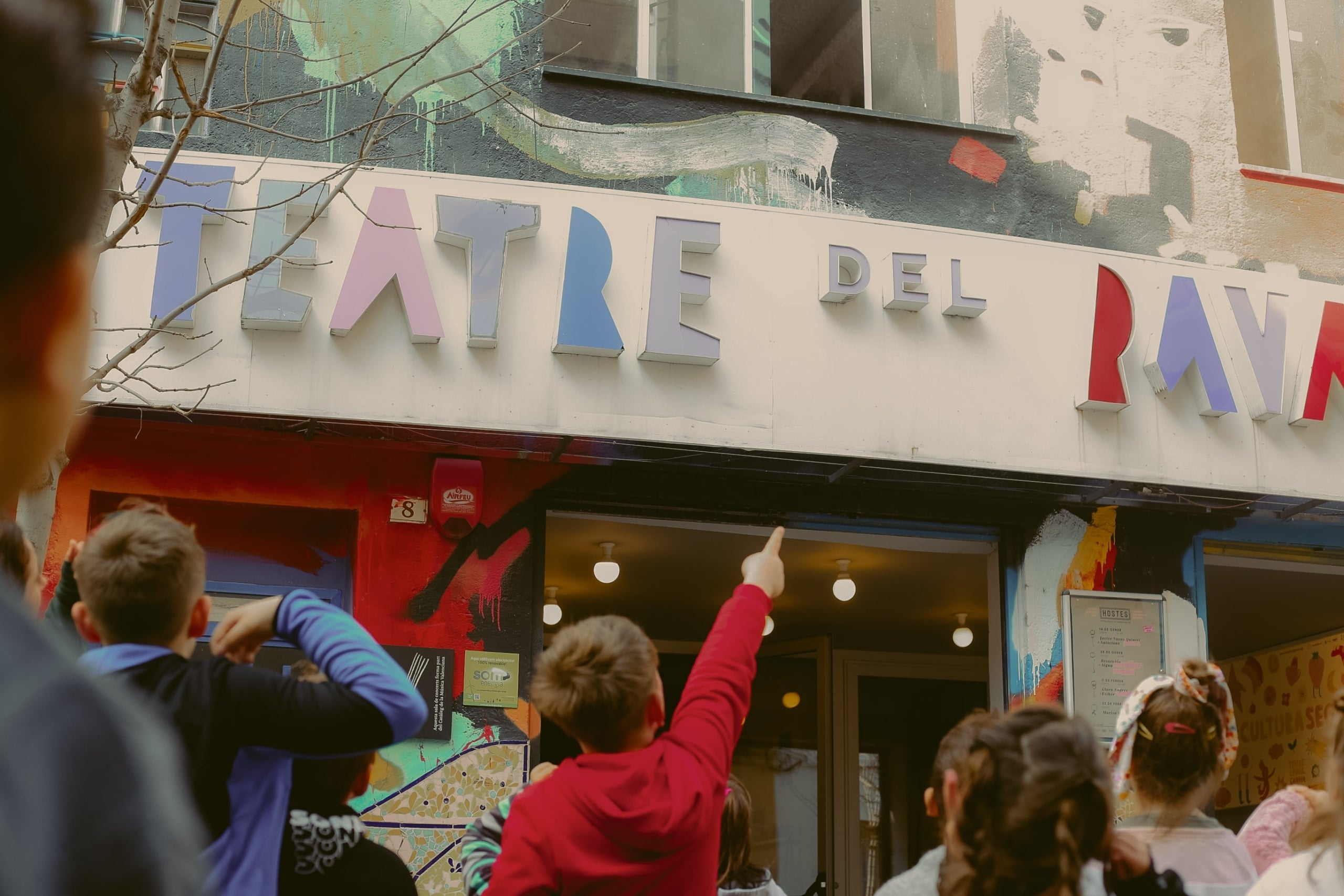 El Teatre del Raval de Gandia mira d’apropar els alumnes de tots els cicles educatius a les arts escèniques