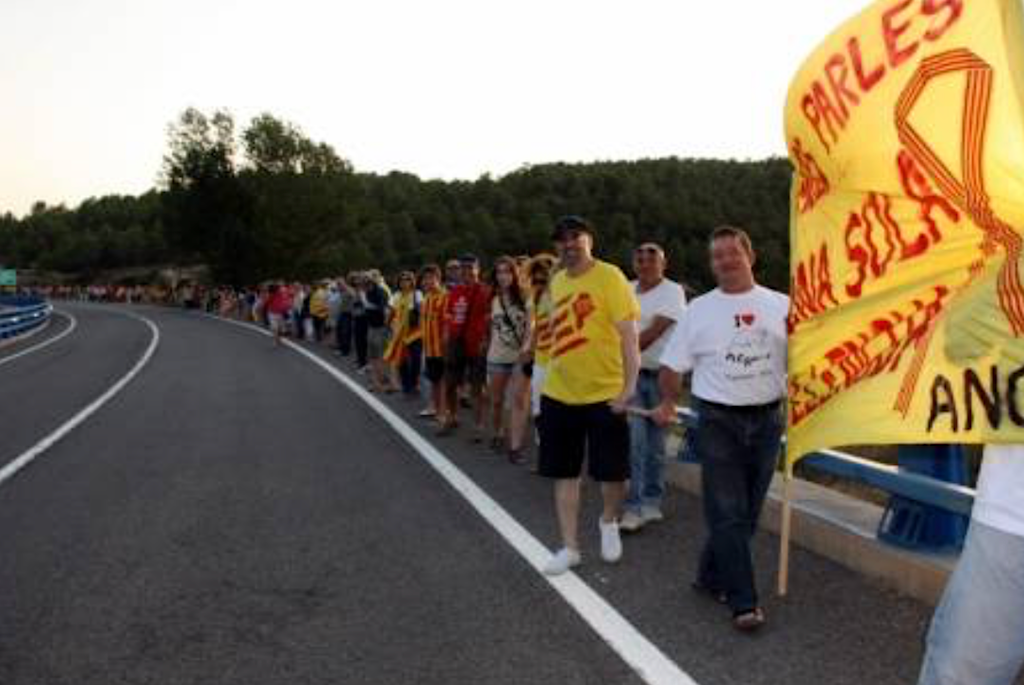 Fa 10 anys, a DLV: «Cadena humana valenciana a Guardamar»