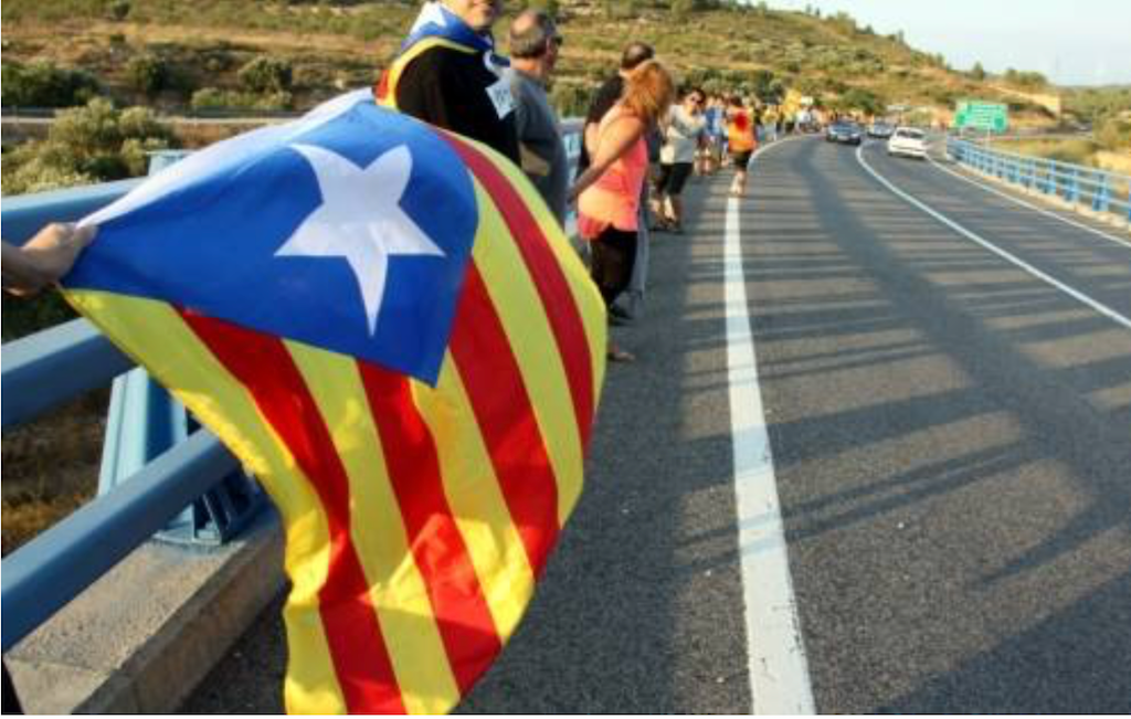 Fa 10 anys, a DLV: «El govern espanyol prohibeix la Via Catalana al País Valencià» 