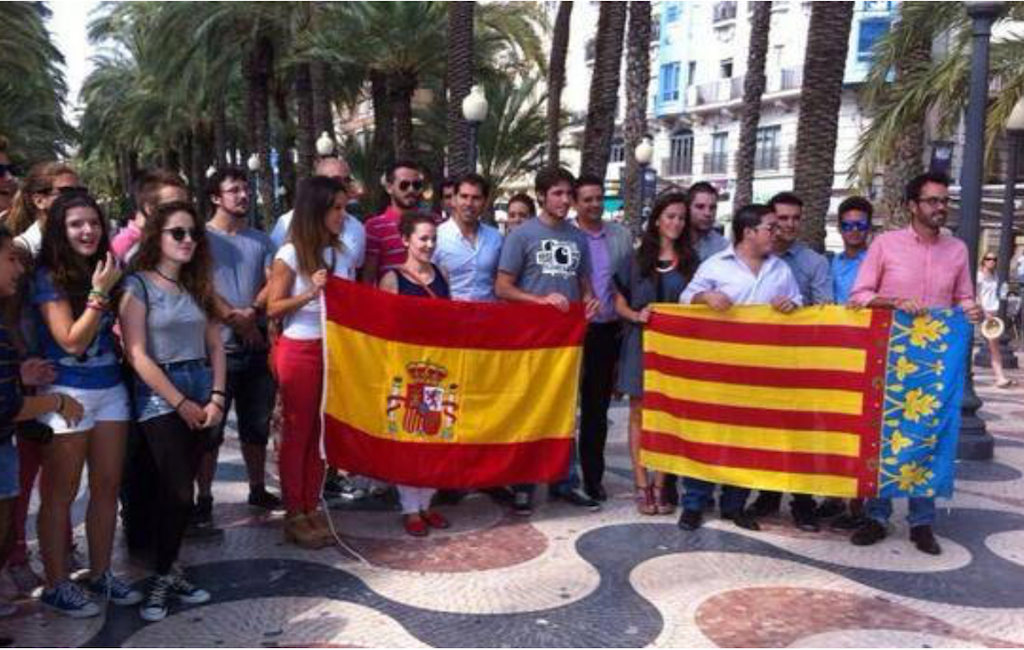 Fa 10 anys, a DLV: «NNGG del PP organitza una caravana contra la cadena humana»