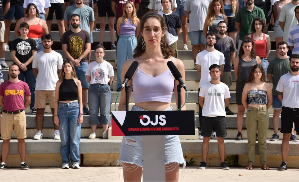 La portaveu d'OJS, Clara Ballester, durant la presentació de la formació a València