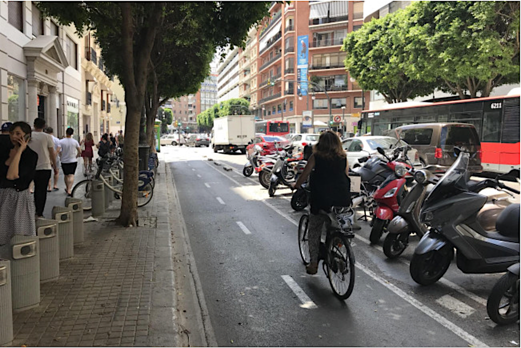 Carril bici al carrer de Colom a València | EP