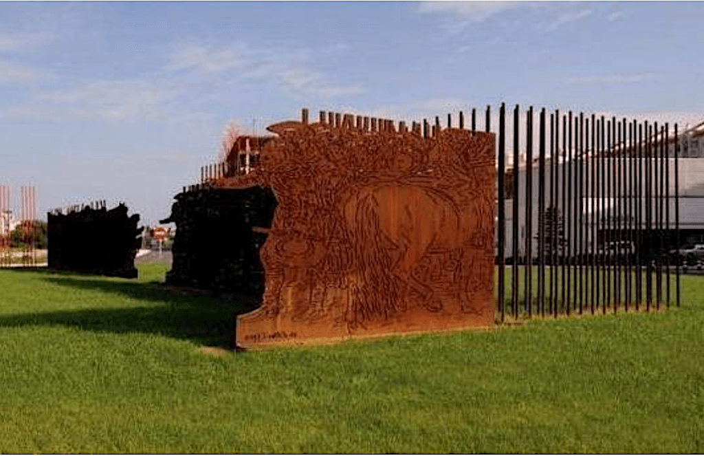 Fa 10 anys, a DLV: «EU acusa a Torró “d’actuar com Torquemada” pel trasllat de l’escultura d’Antoni Miró»