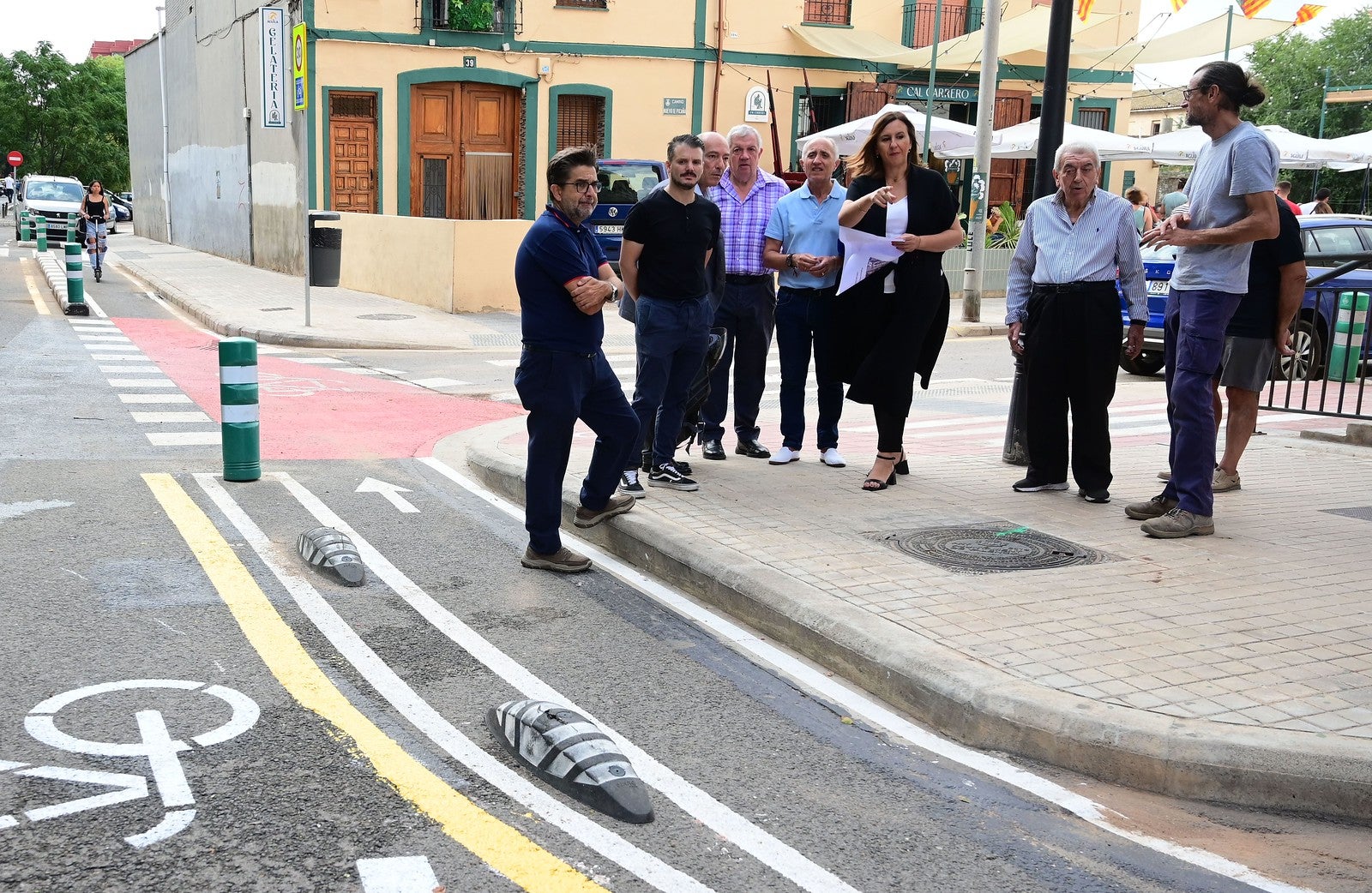 Maria José Catalá no eliminant el carril baici del carrer José Andreu Alabarta