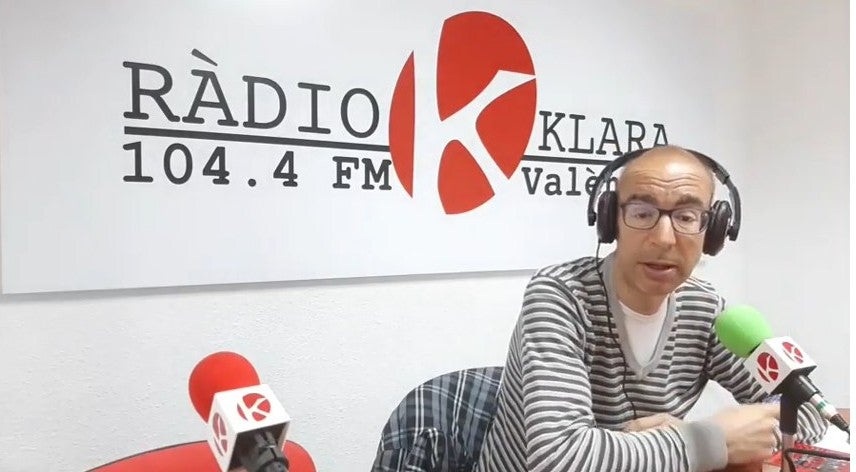 Enric Llopis en una entrevista recent a Ràdio Klara