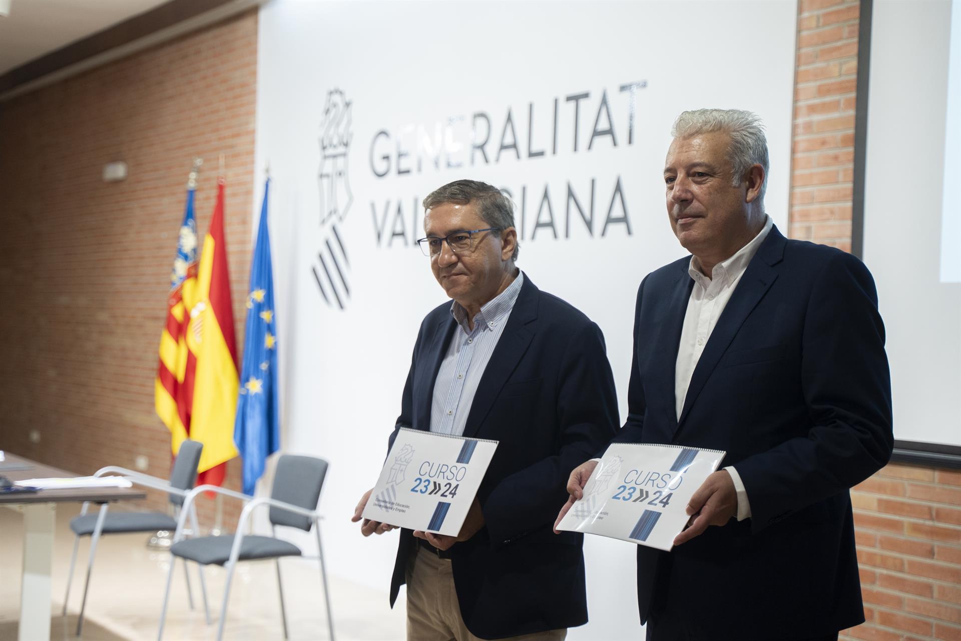 El secretari autonòmic d'Educació, Daniel MacEvoy, i el conseller d'Educació, Universitats i Ocupació, José Antonio Rovira, en la presentació de les principals dades del curs escolar 2023/2024 | Jorge Gil | EP