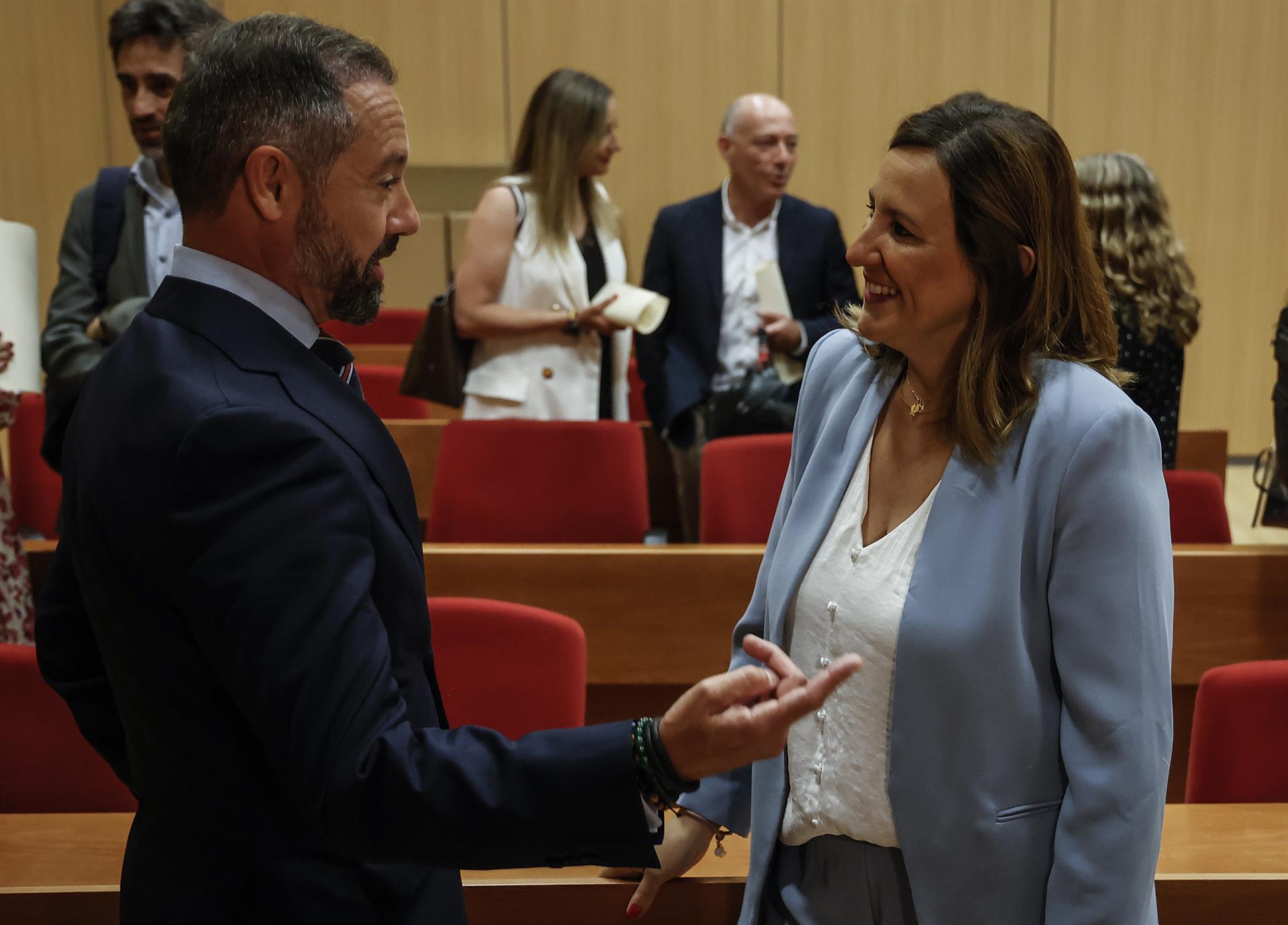 L'alcaldessa de València, María José Catalá, amb el portaveu de Vox a l'Ajuntament, Juanma Badenas