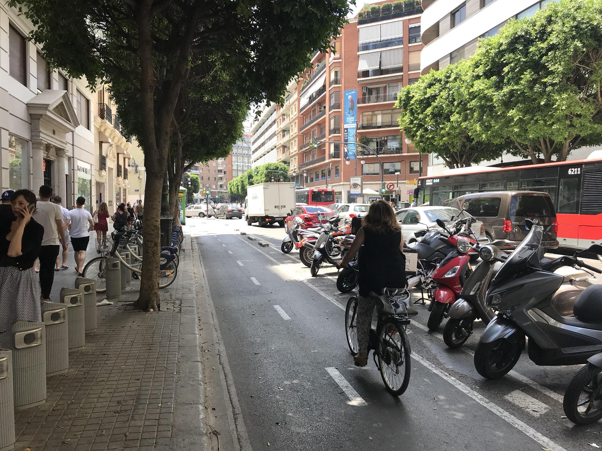 Carril bici al carrer de Colom a València | EP