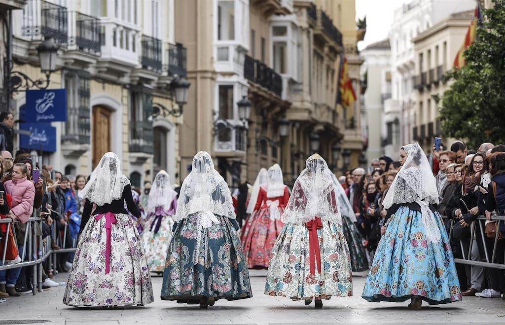 Falleres durant l'Ofrena | Rober Solsona | EP