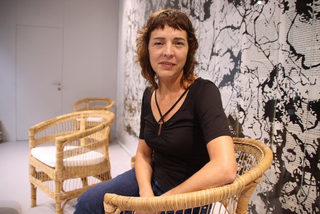 Núria Cadenes, l'autora de la novel·la «Tiberi Cèsar» a la llibreria Ona de Barcelona | Eli Don | ACN