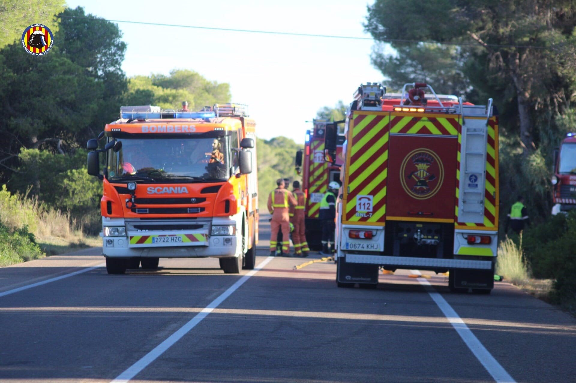 Treballs d'extinció de l'incendi declarat dissabte passat al parc natural del Saler / Consorci de Bombers de València