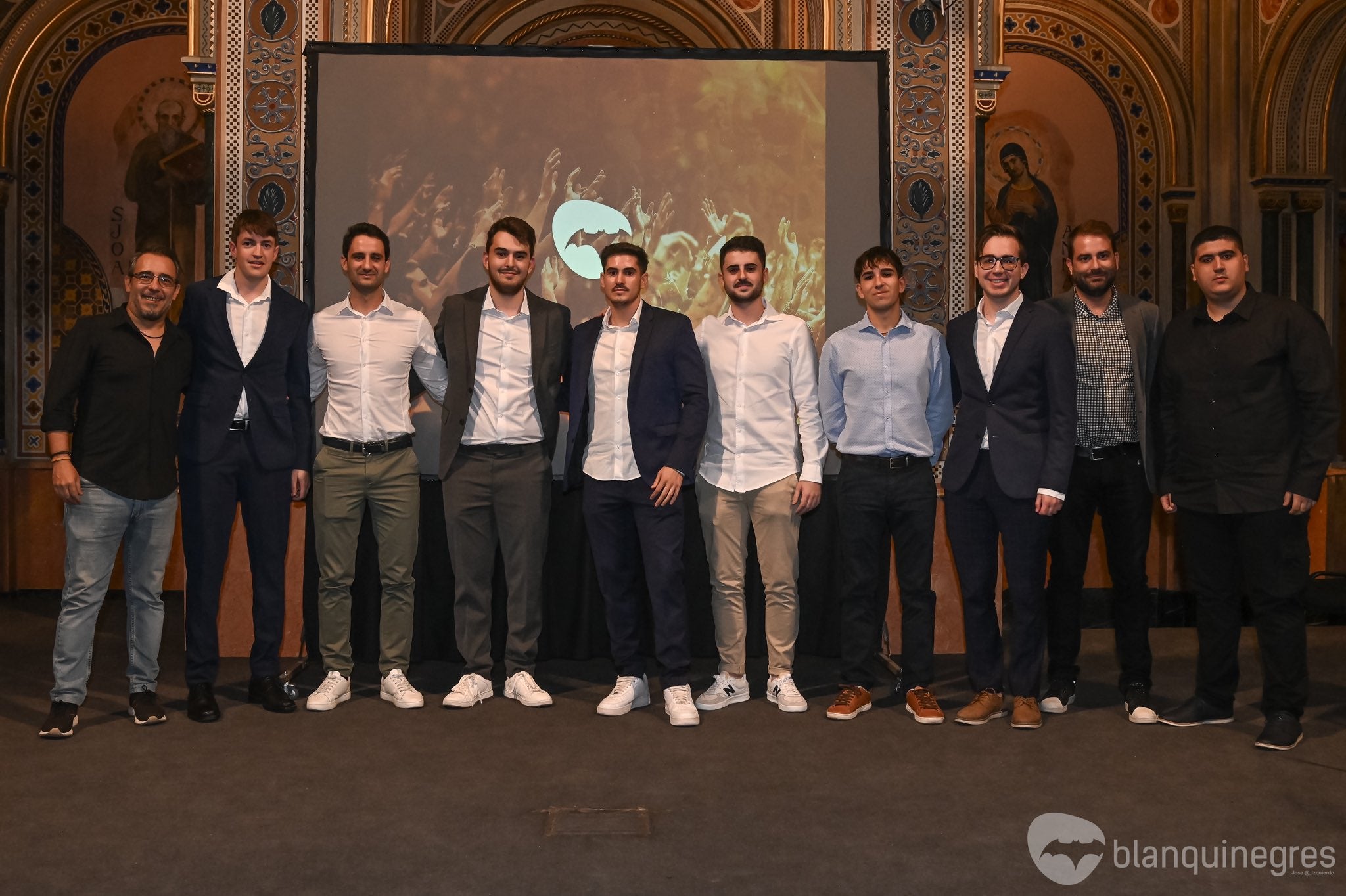 L'equip de Blanquinegres celebra els 10 anys de trajectòria aglutinant les figures referents del valencianisme. Blanquinegres.