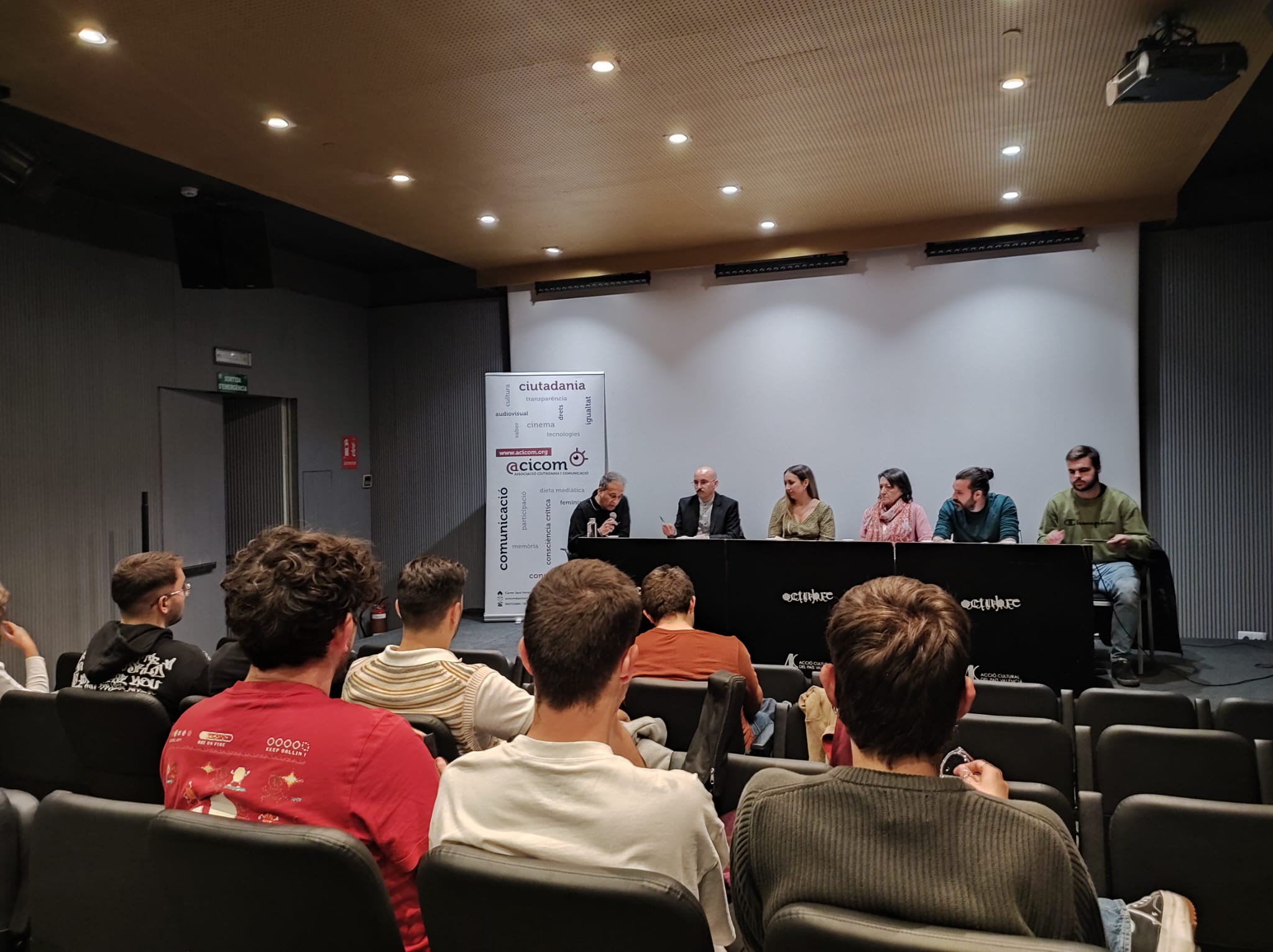 El Centre Octubre va acollir dos dies de jornades sobre internet, informació, videojocs i creació de contingut | Acicom