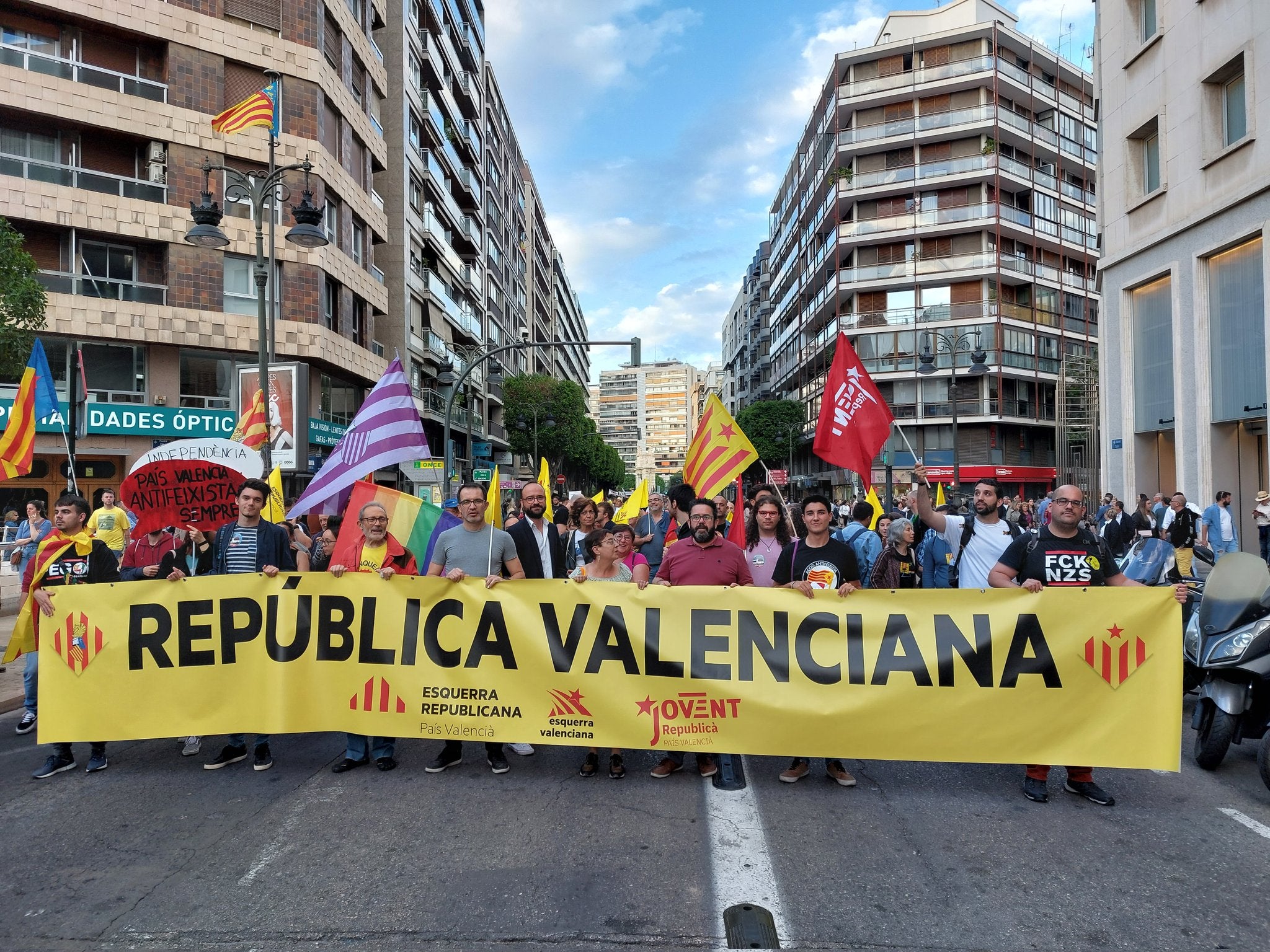 Pancarta d'ERPV en l'últim 25 d'Abril