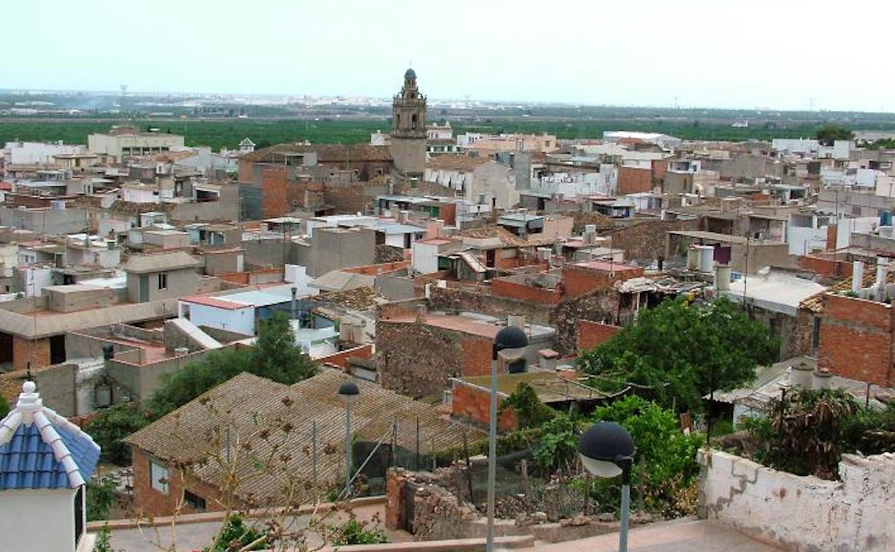 La Vilavella, en primer terme, i Nules, al fons