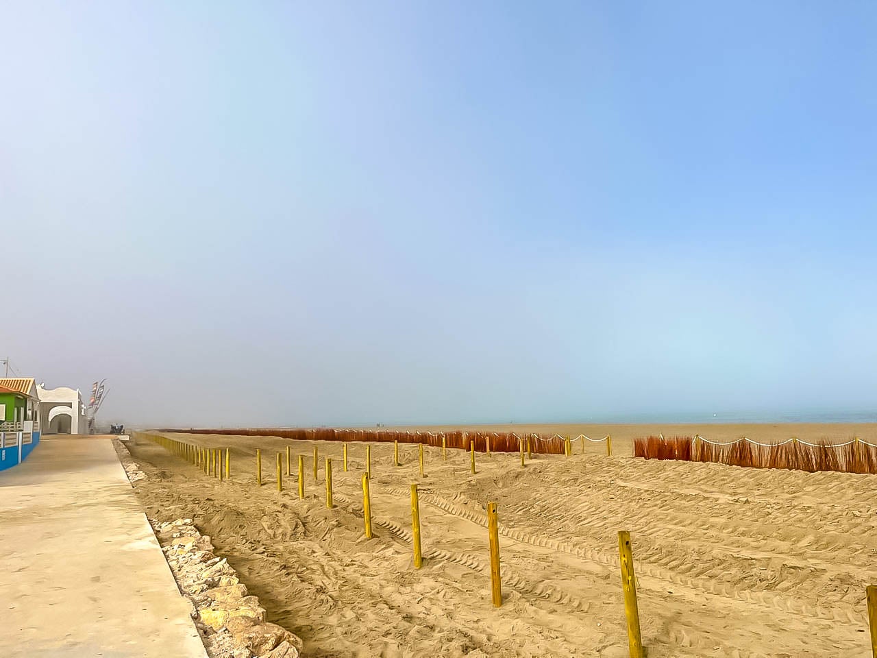 Platja Les Deveses. Dénia. La Marina Alta - dia amb boira - Moisès Vizcaino