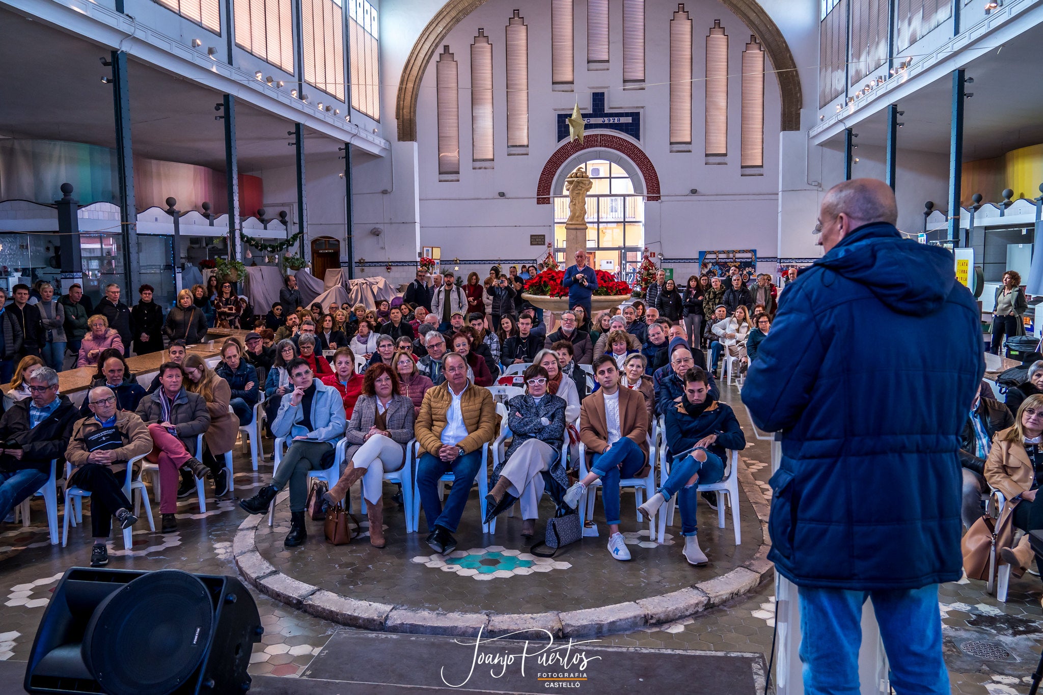 El públic va omplir el Mercat de Castelló (la Ribera Alta), on es va celebrar la Festa pel Valencià | Joanjo Puertos | DLV