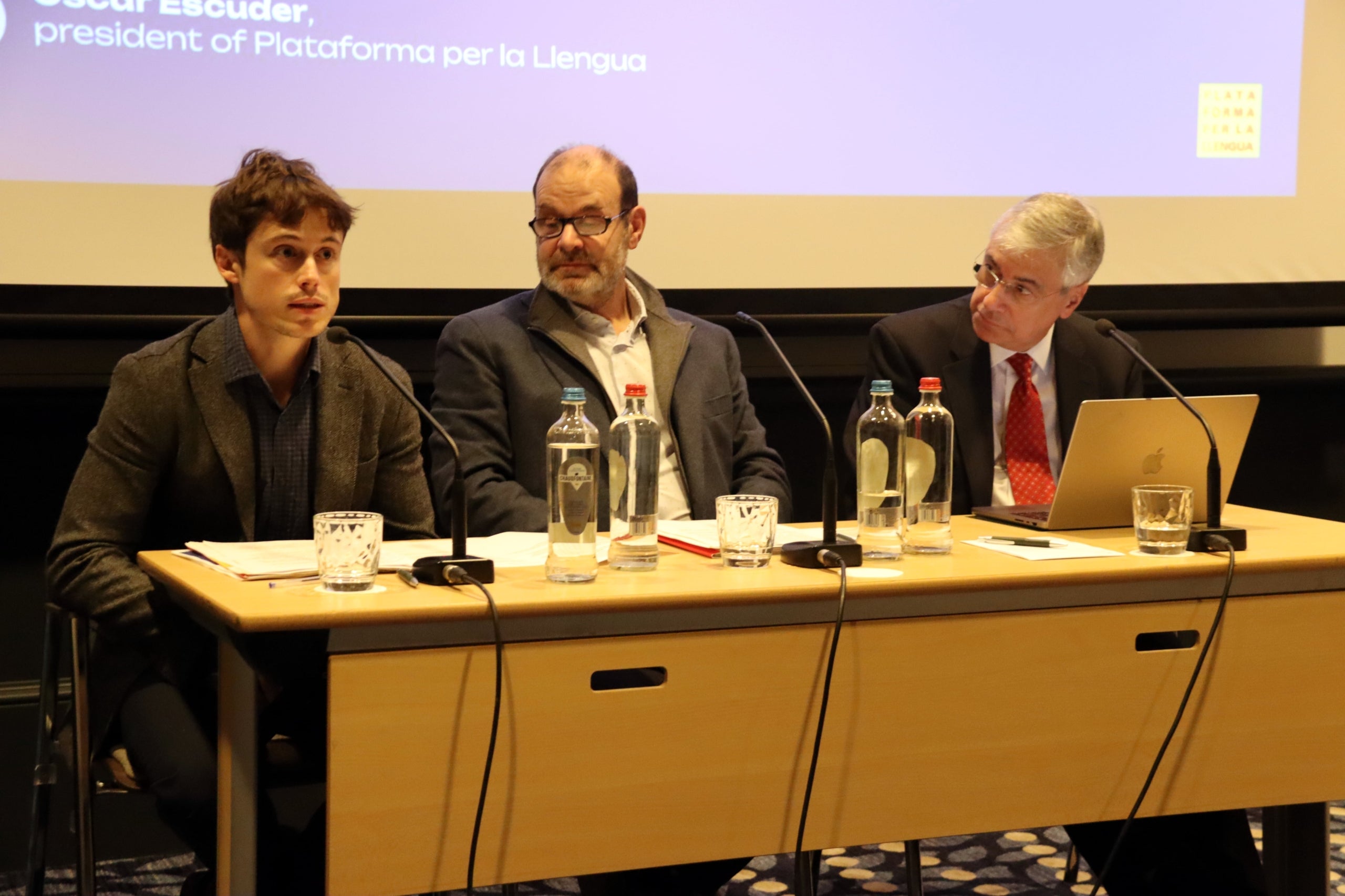 Presentació de l'informe de Plataforma per la Llengua sobre la legalitat d'oficialitzar el català a la UE / Agència Catalana de Notícies