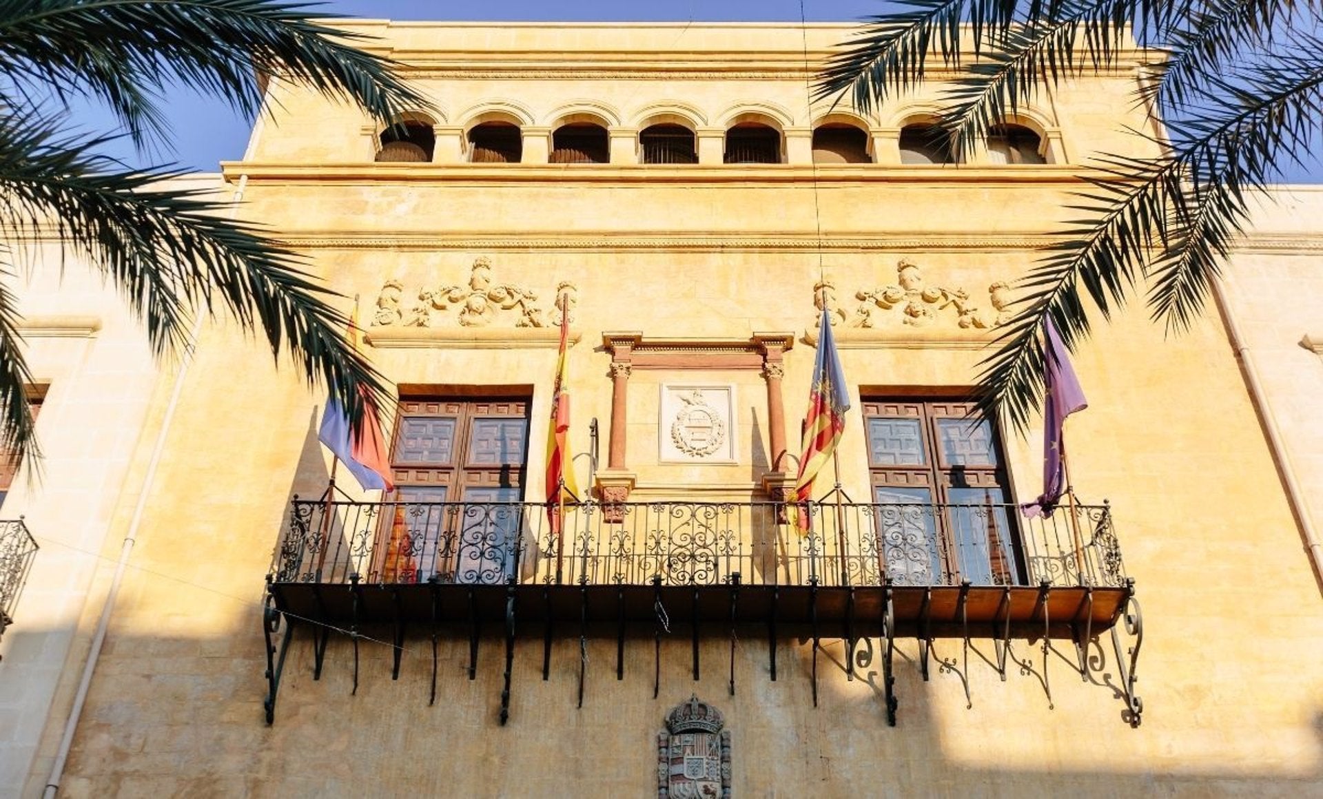 19/12/2023 Fachada del Ayuntamiento de Elche.
POLITICA 
AYUNTAMIENTO ELCHE