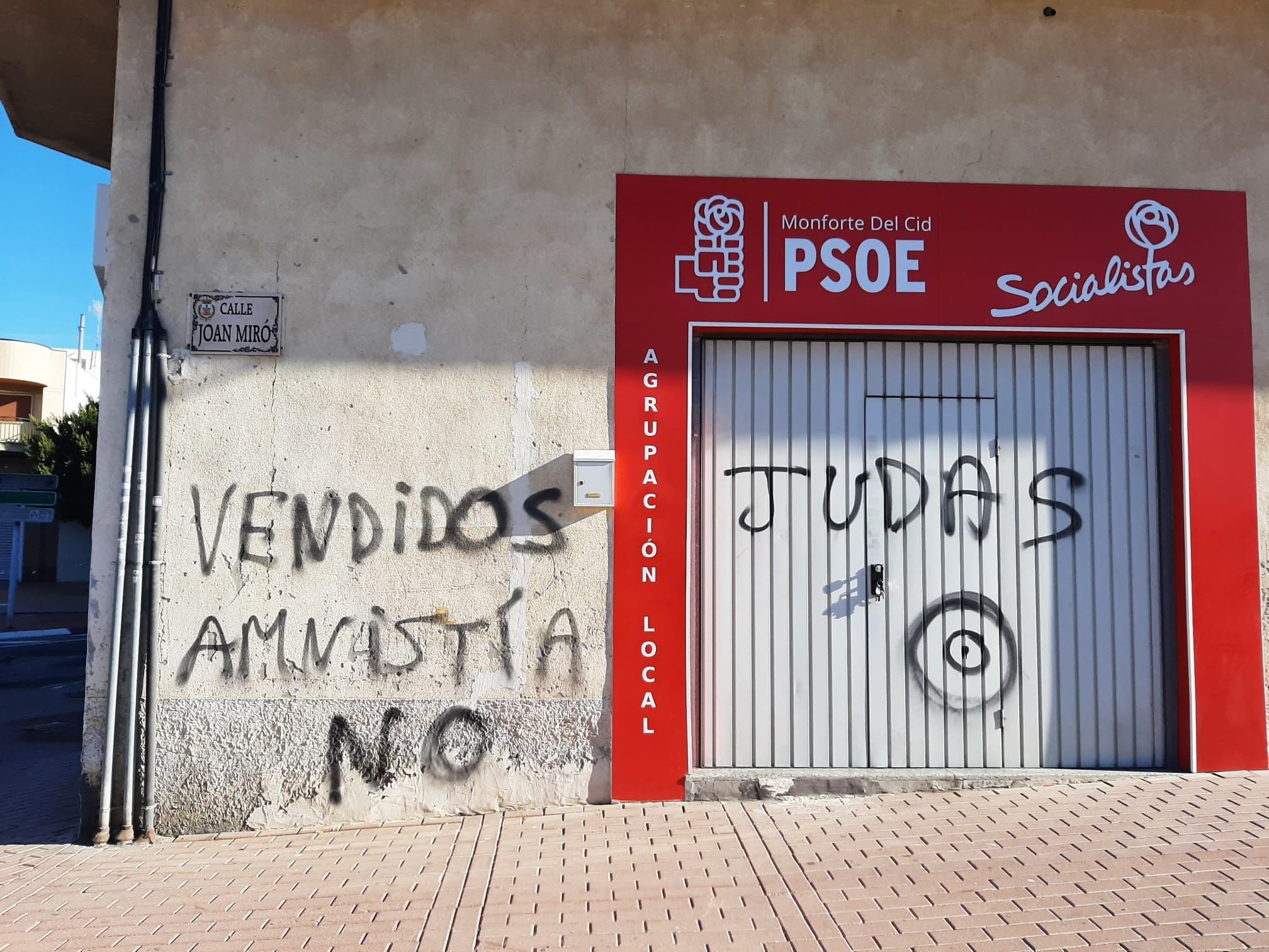 Seu del PSPV a Montfort (Vinalopó Mitjà), atacada amb pintades