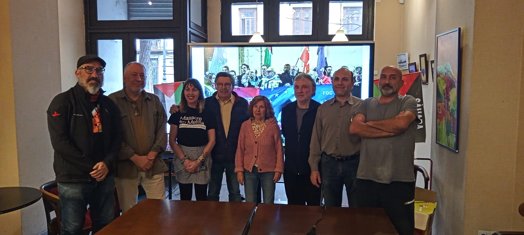 Foto de família d'algunes de les entitats que conformen la campanya País Valencià pels Drets Humans