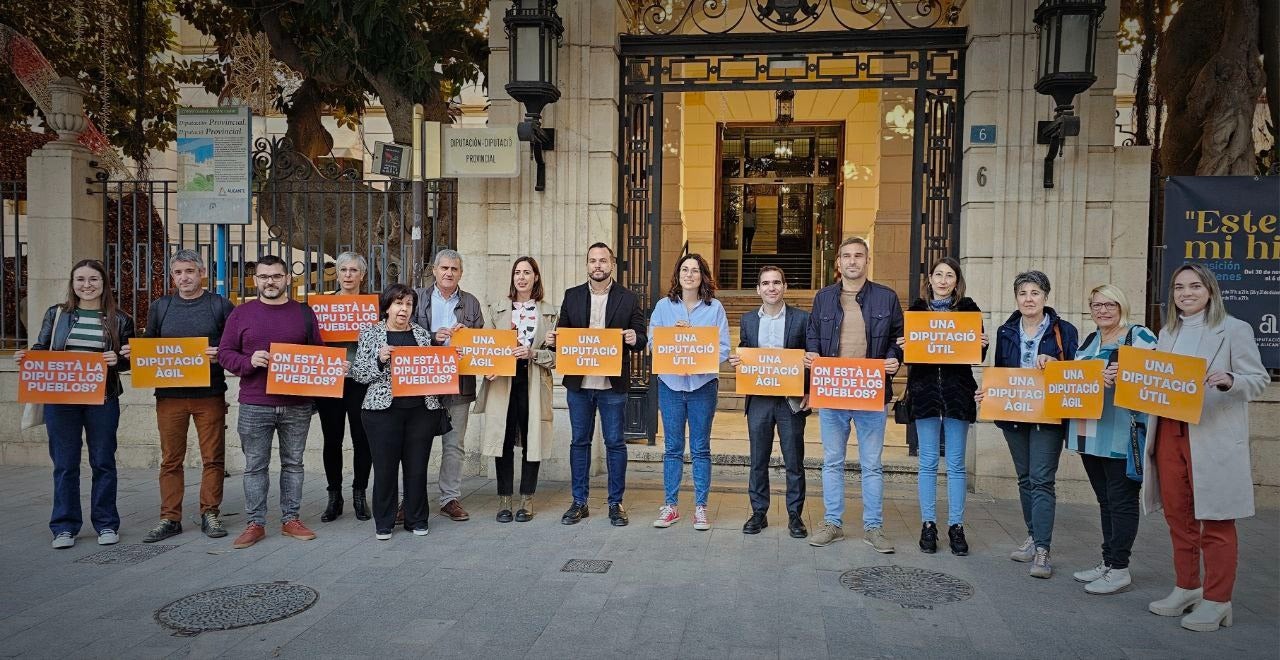 Representants de Compromís davant la Diputació d'Alacant