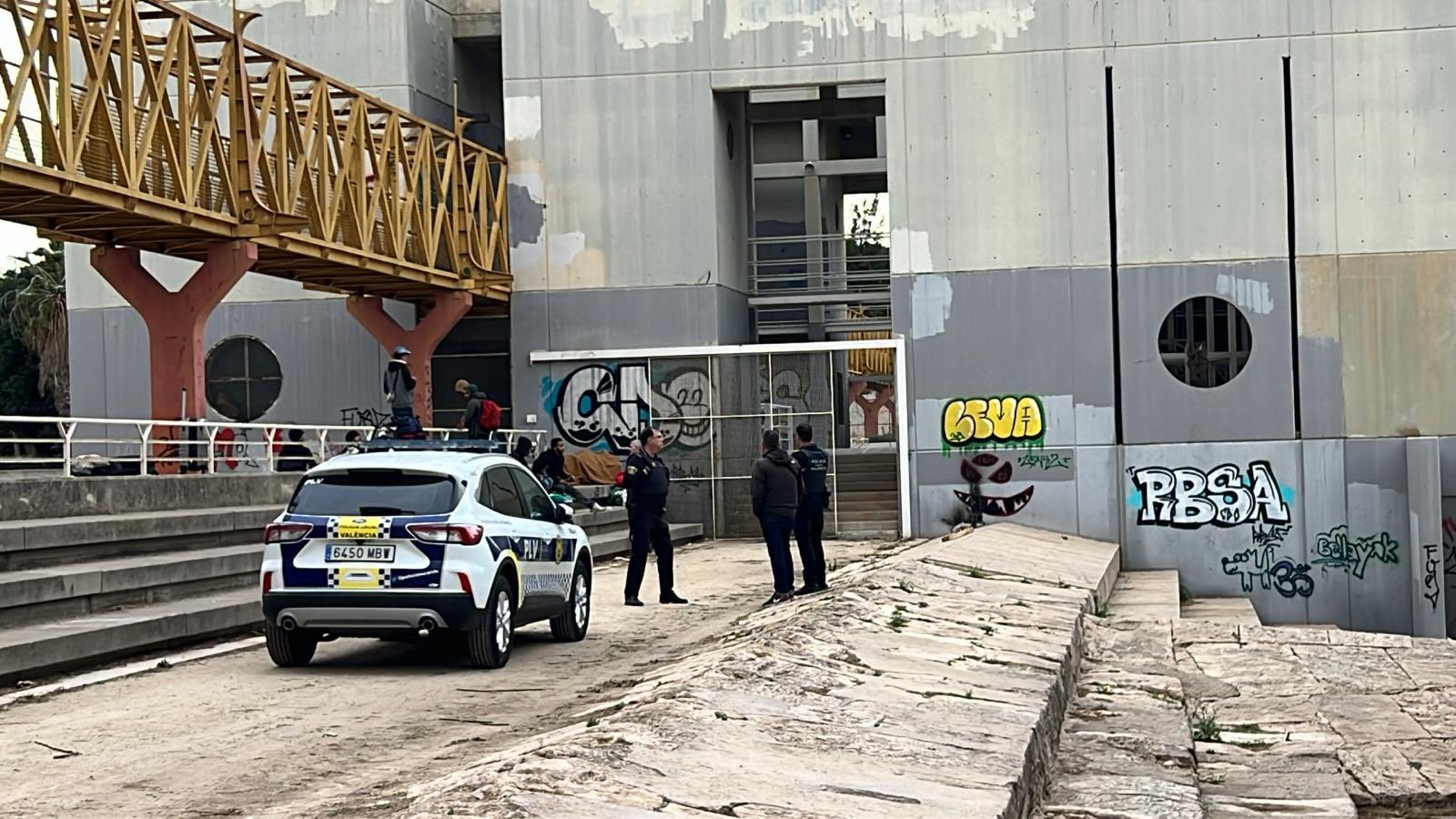 En les darreres setmanes s'han fet habituals les actuacions de la policia local contra la gent sense llar que dorm al Jardí del Túria