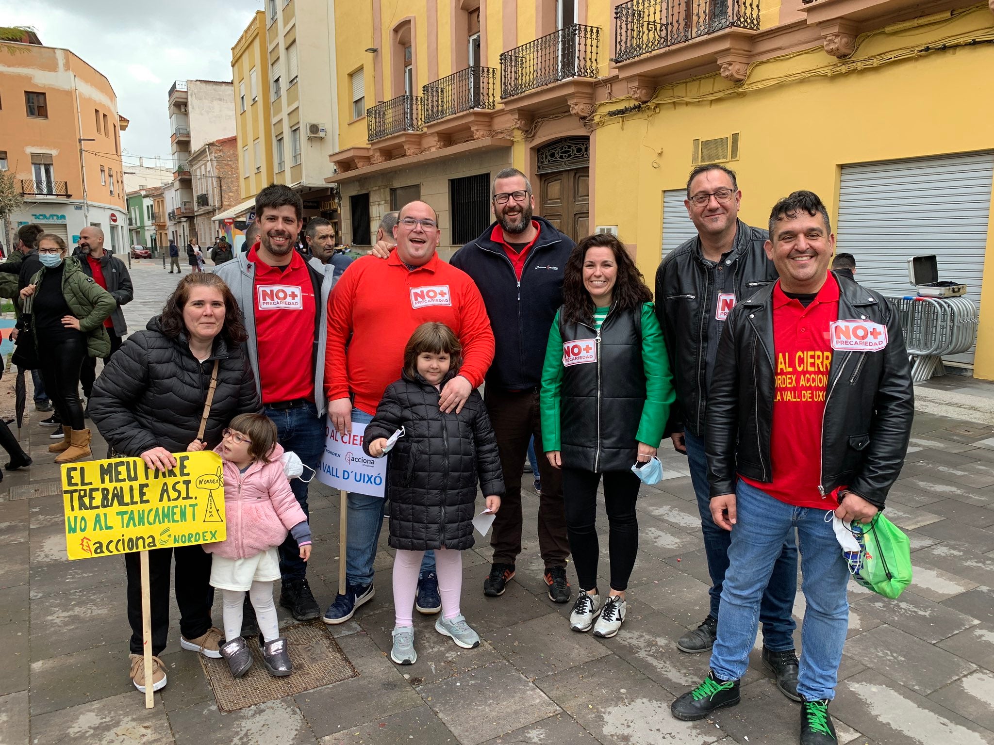 Míriam Pañella, portaveu d'Iniciativa a les comarques del nord, al centre de la imatge