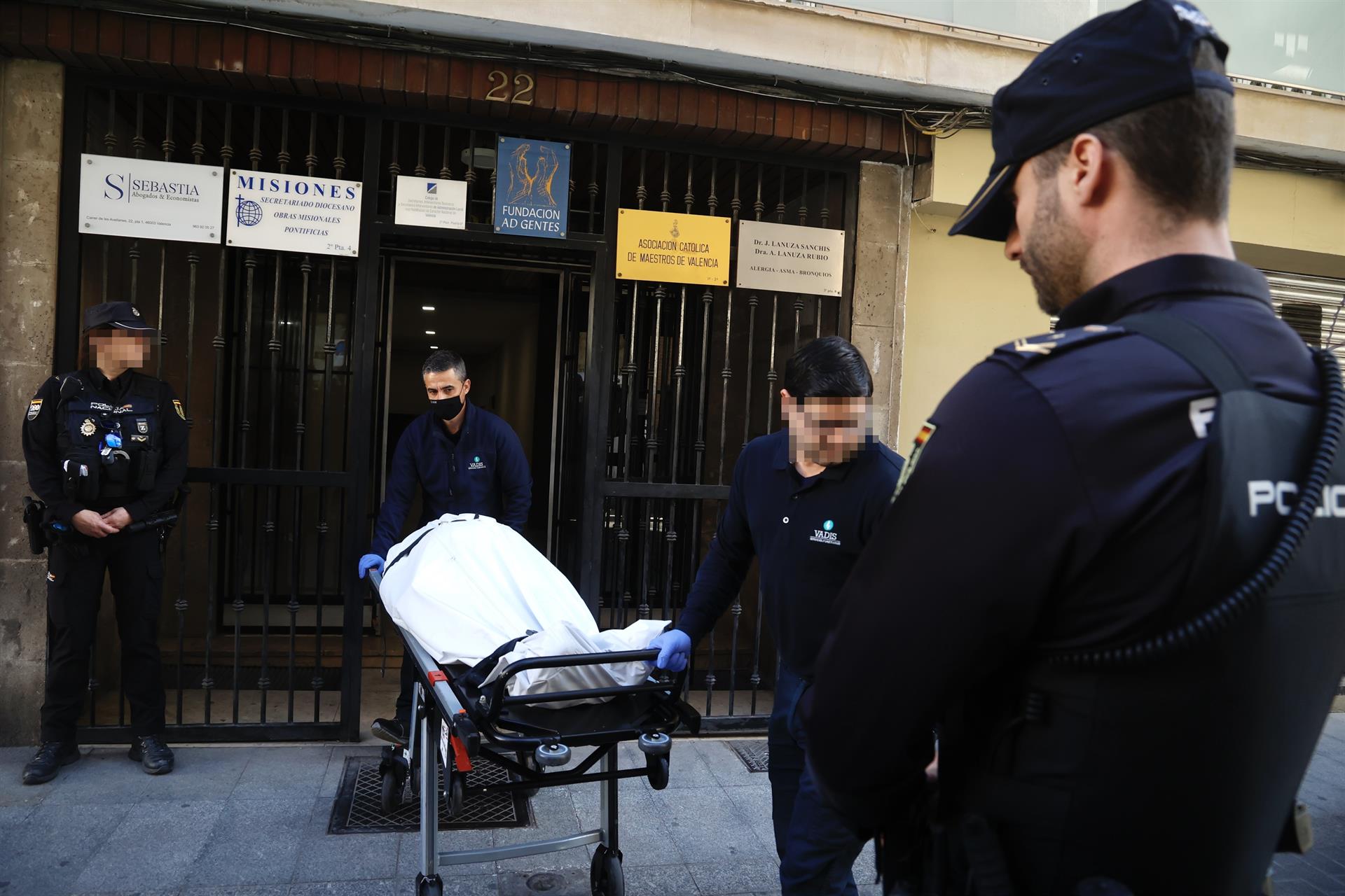 Moment de trasllat del cadàver / Europa Press