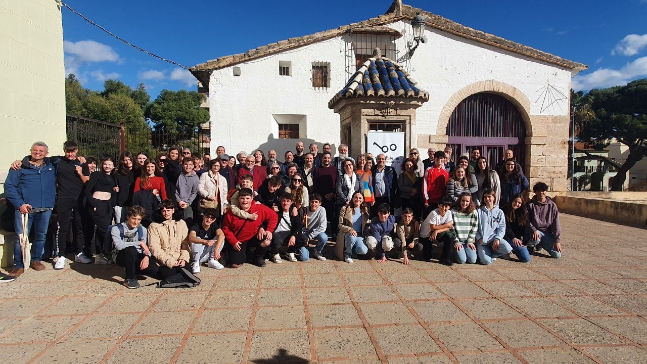 Foto de família de la presentació de l'Any Estellés