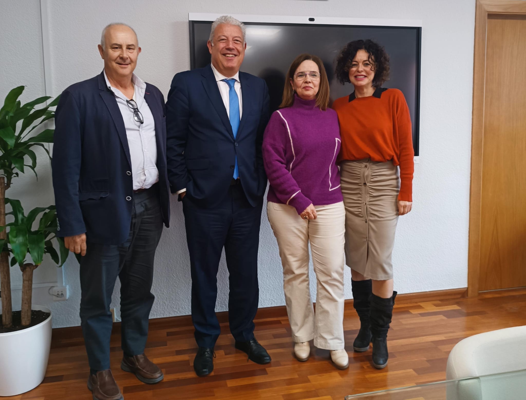 Alexandra Usó, presidenta d'Escola Valenciana, es reuneix amb representants de la Conselleria d'Educació