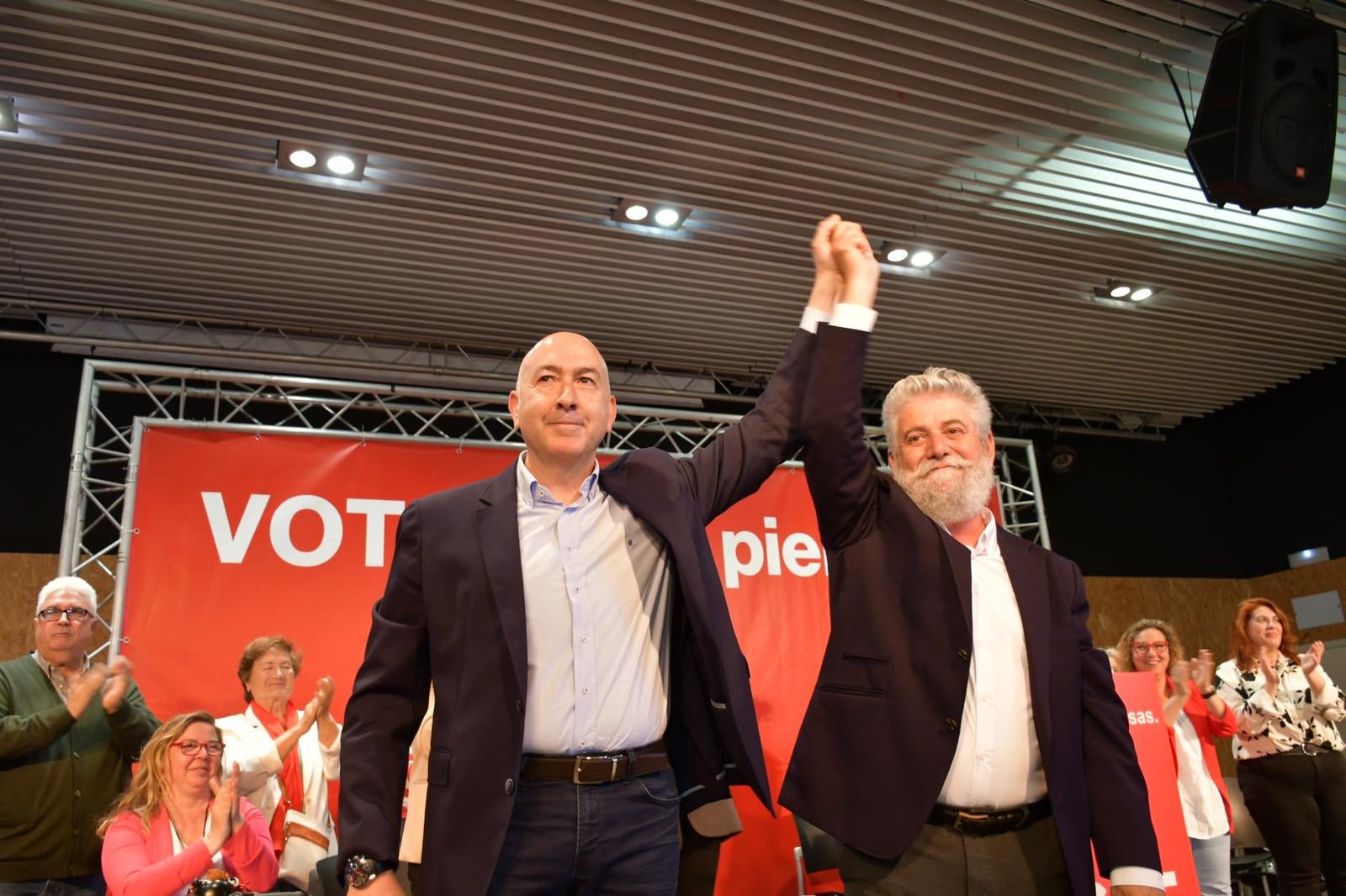 Alejandro Soler, secretari del PSPV a la demarcació d'Alacant, i Vicent Vaello, líder del partit al Campello, en un acte de partit