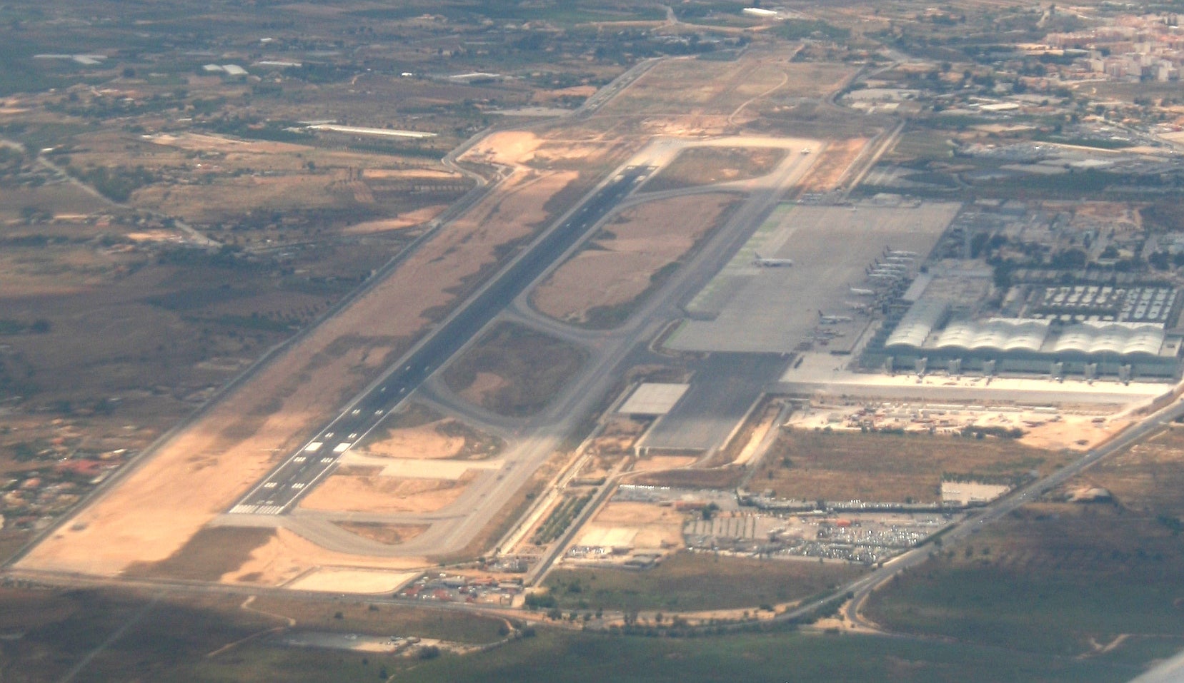 Panoràmica de l'aeroport d'Elx-Alacant, ubicat a la pedania il·licitana de l'Altet